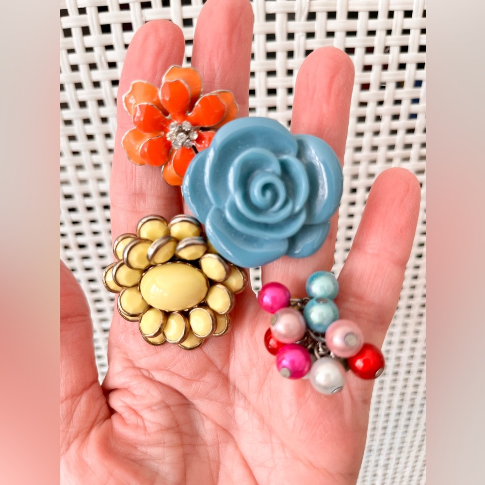Set of 4 costume jewelry key rings! Enameled and acrylic and beaded adjustable!!